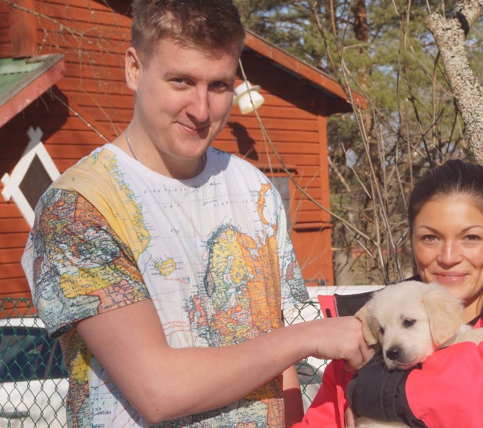 Sötnosen Charlie Moonzand Don Juan har flyttat långt hemifrån, han bor nu i Skara med Stephanie och hennes sambo